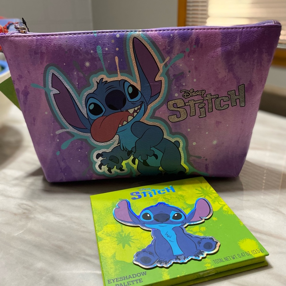 Stitch Eyeshadow Palette + Makeup Bag - Picture 1 of 2